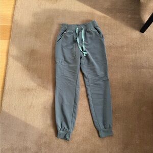 Figs Zamora scrub pants in Bonsai